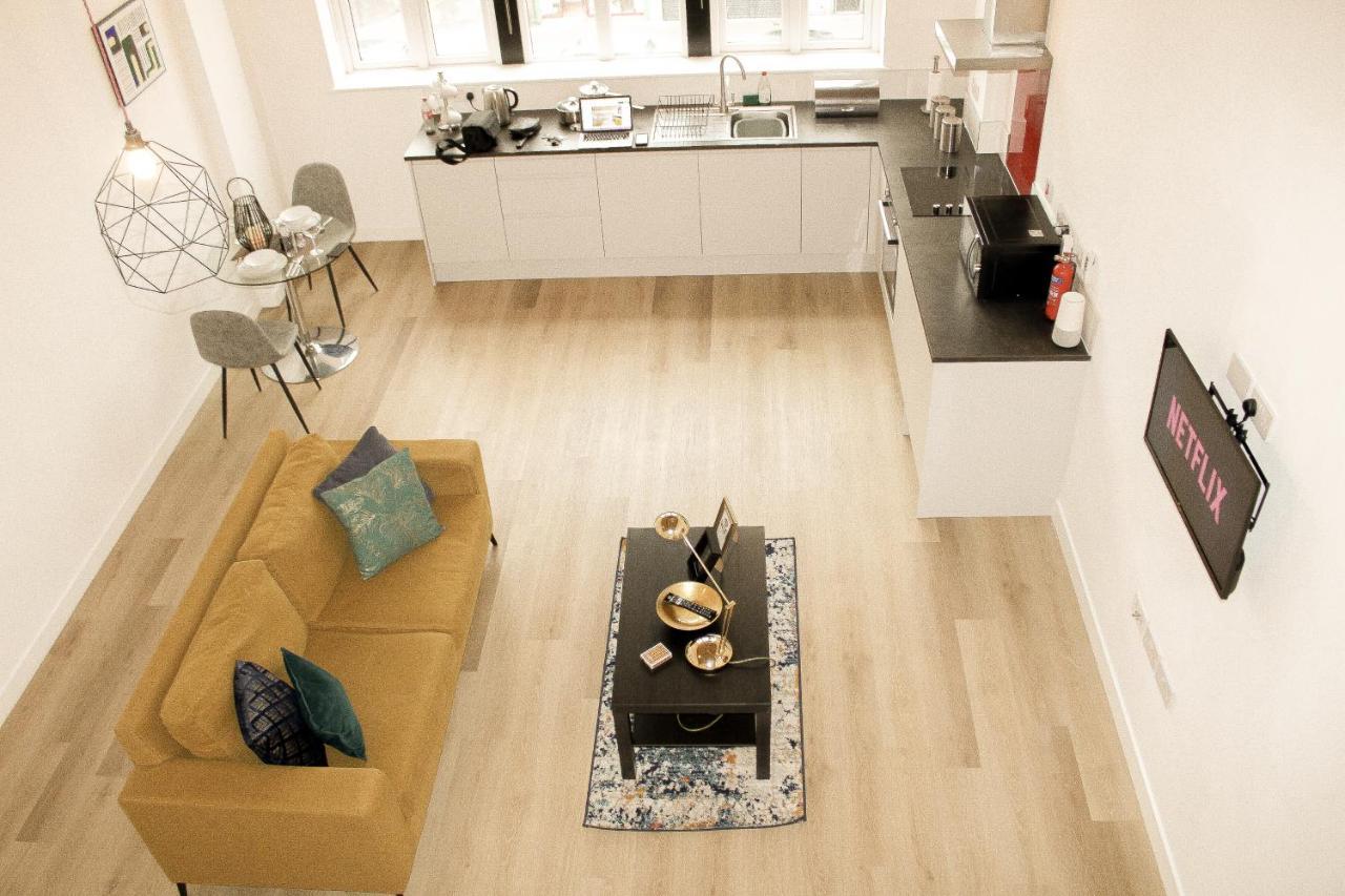 Modern Luxury Serviced Duplex Apartments By Repose- 150 Metro Court, West Bromwich Extérieur photo