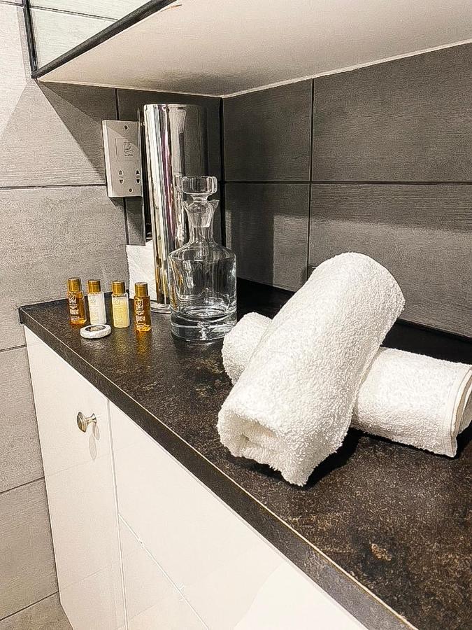 Modern Luxury Serviced Duplex Apartments By Repose- 150 Metro Court, West Bromwich Extérieur photo