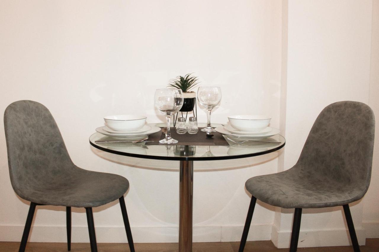 Modern Luxury Serviced Duplex Apartments By Repose- 150 Metro Court, West Bromwich Extérieur photo