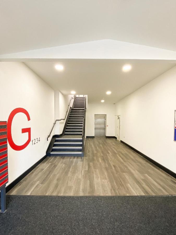 Modern Luxury Serviced Duplex Apartments By Repose- 150 Metro Court, West Bromwich Extérieur photo