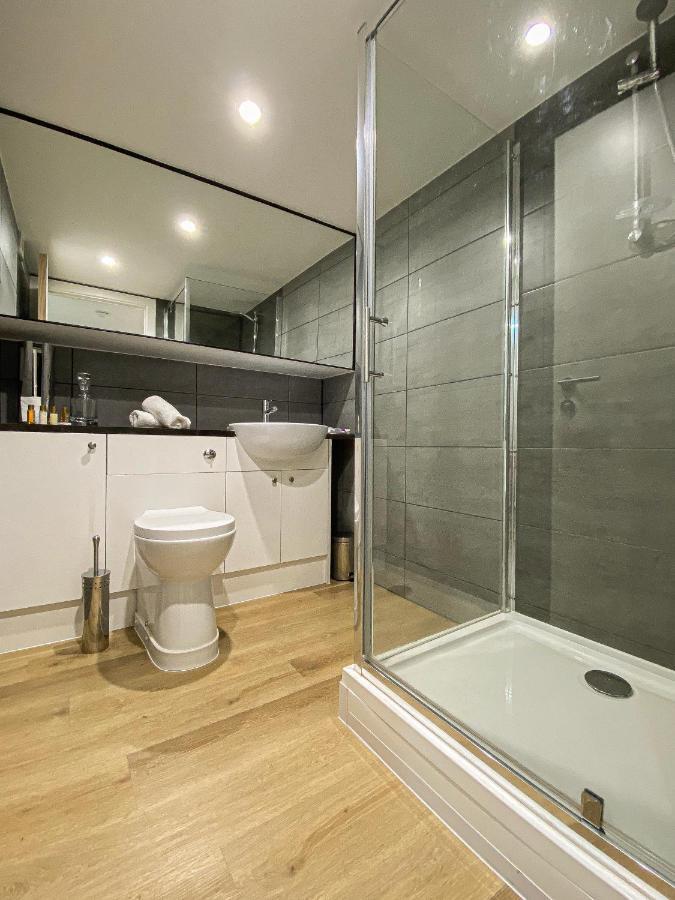 Modern Luxury Serviced Duplex Apartments By Repose- 150 Metro Court, West Bromwich Extérieur photo