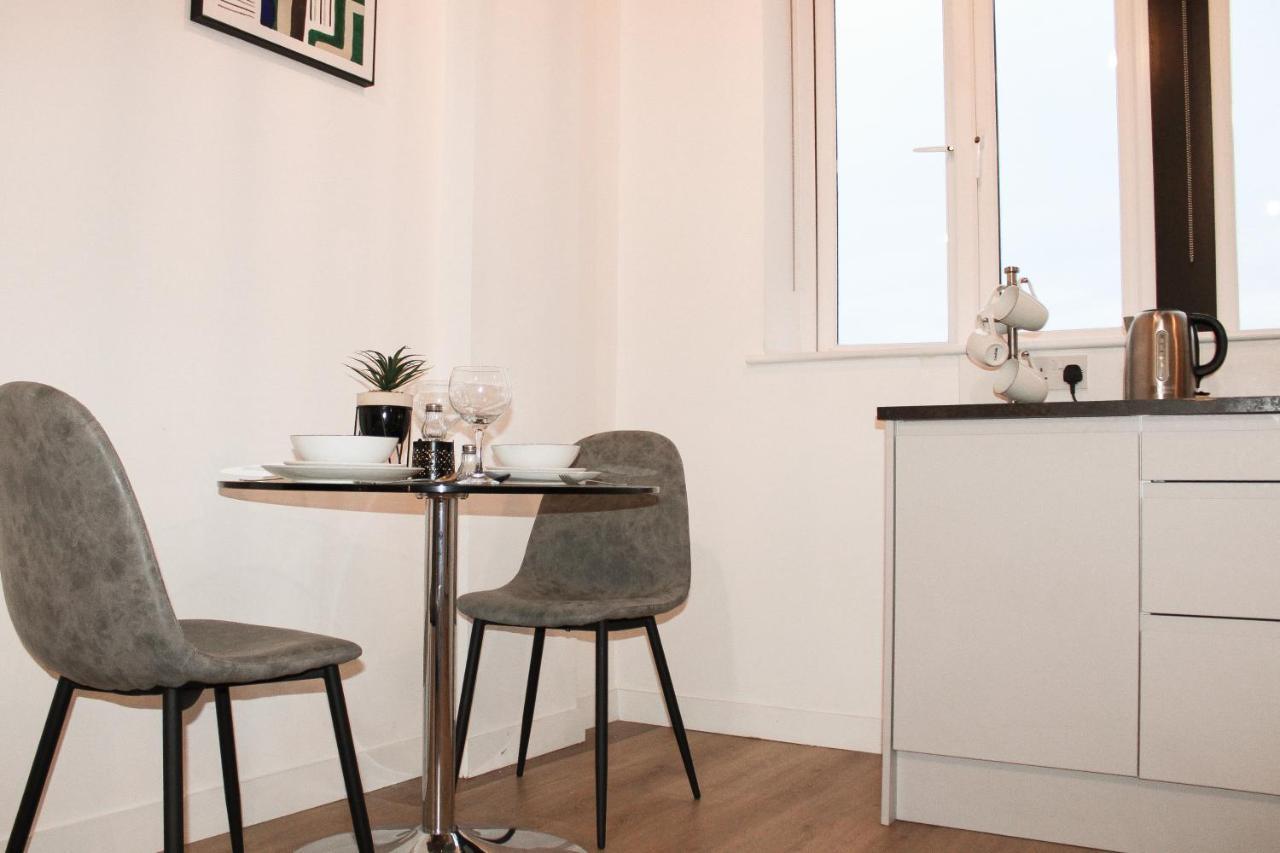 Modern Luxury Serviced Duplex Apartments By Repose- 150 Metro Court, West Bromwich Extérieur photo