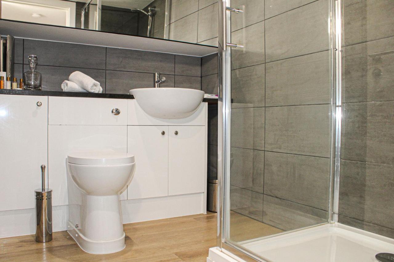 Modern Luxury Serviced Duplex Apartments By Repose- 150 Metro Court, West Bromwich Extérieur photo