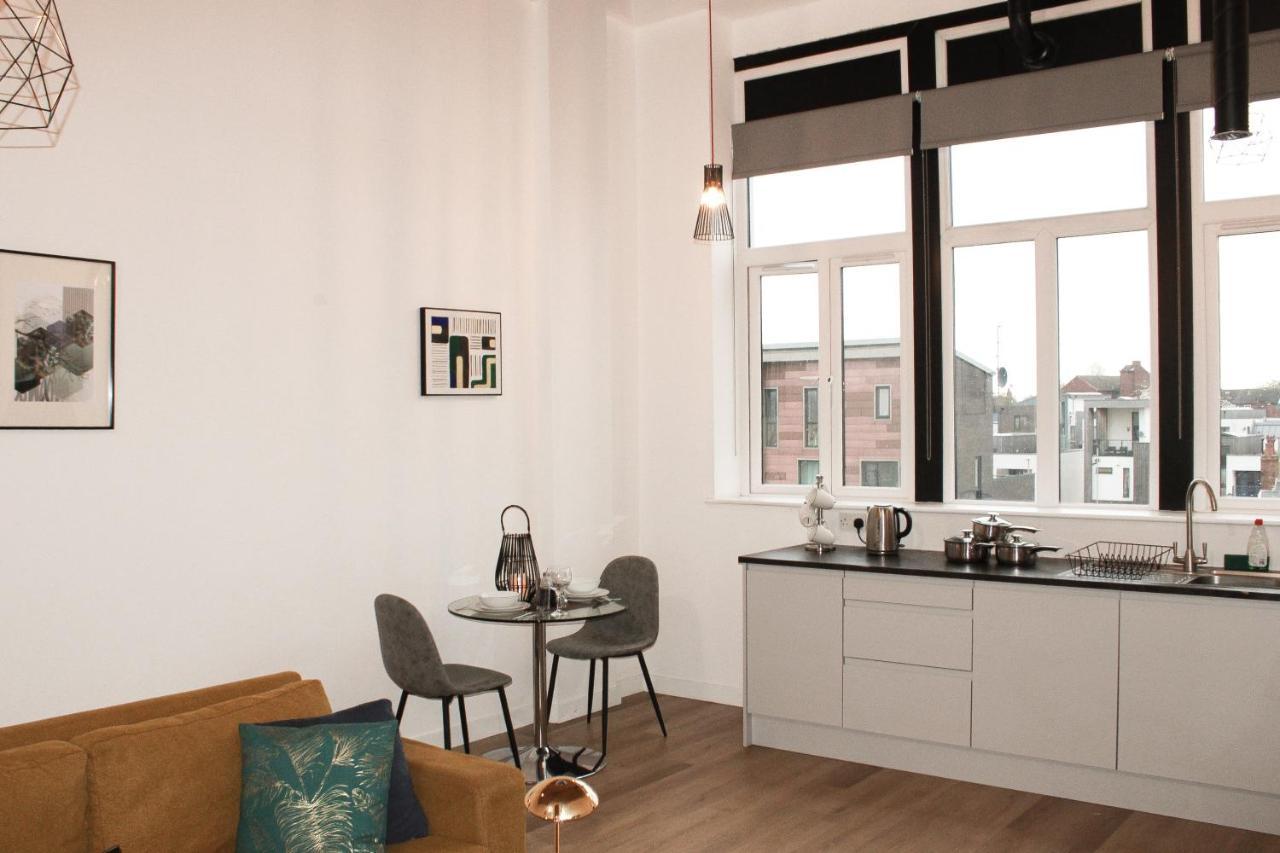 Modern Luxury Serviced Duplex Apartments By Repose- 150 Metro Court, West Bromwich Extérieur photo